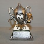 SJOV NR 21. Happy Trophy. Resin.
Højde : 115 mm.
Dkr : 55,00